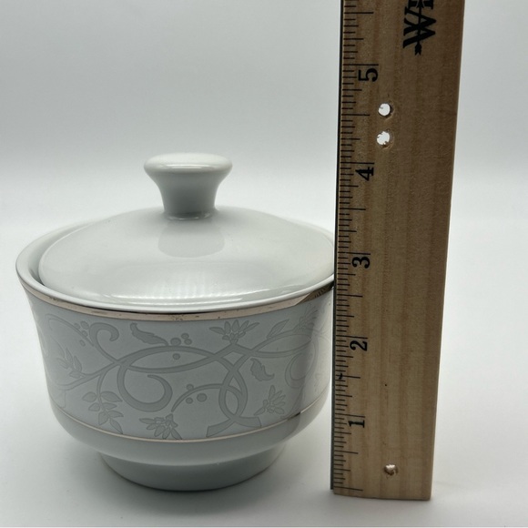 Chris Madden Montalira Gold JC Penney Home Porcelain Sugar Bowl w/ Lid 2.5”x4” - Picture 3 of 13
